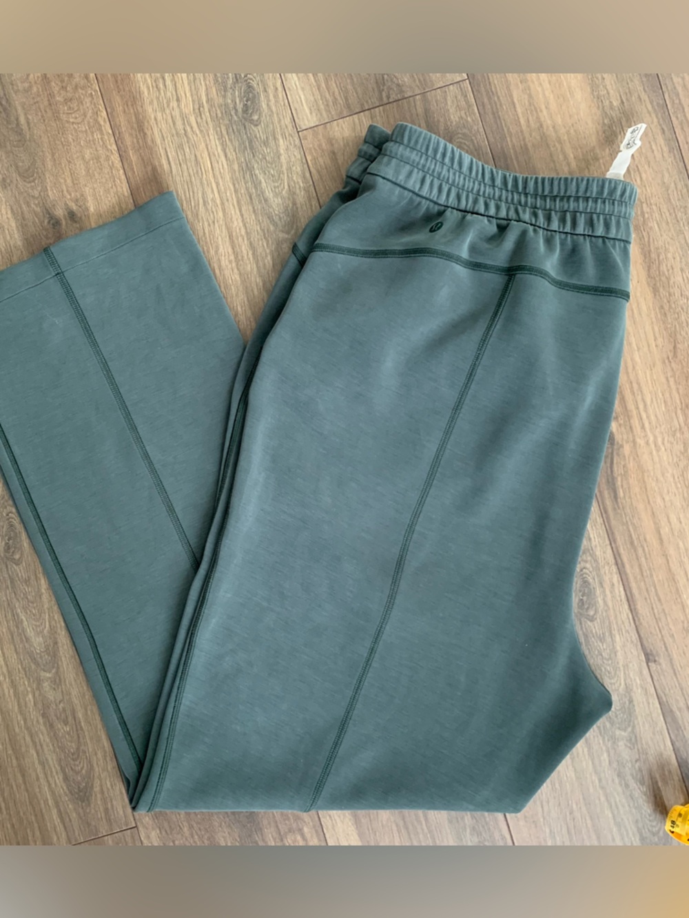 Lululemon soft stream women’s pants size 16 with 30” inseam in Olive green - Picture 5 of 8